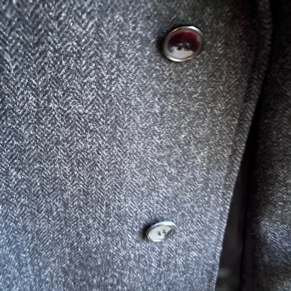 Handsome Gray Herringbone Tweed 100% Wool Long Coat  With Velvet Collar - Picture 5 of 12